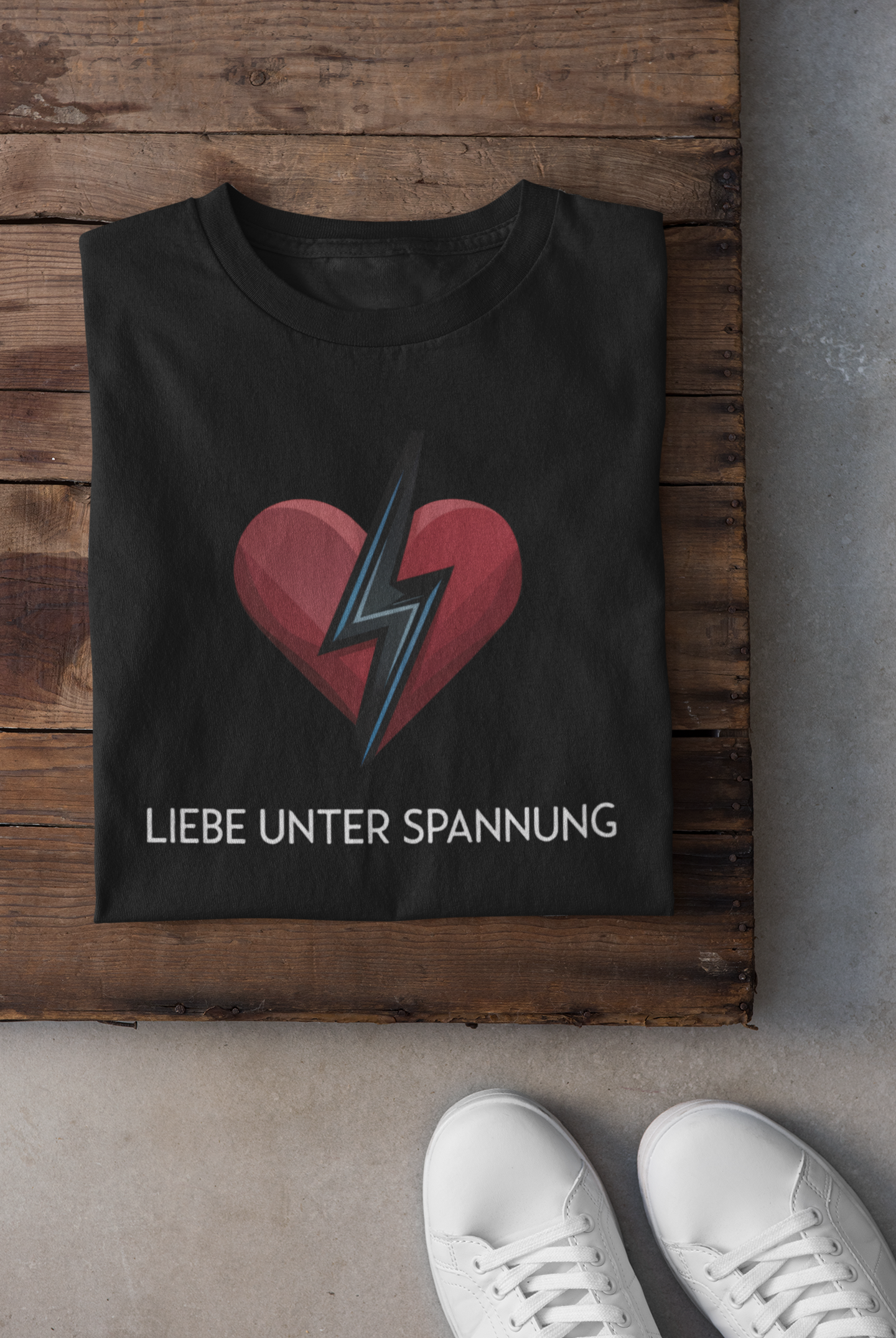 Liebe Unter Spannung T-Shirt