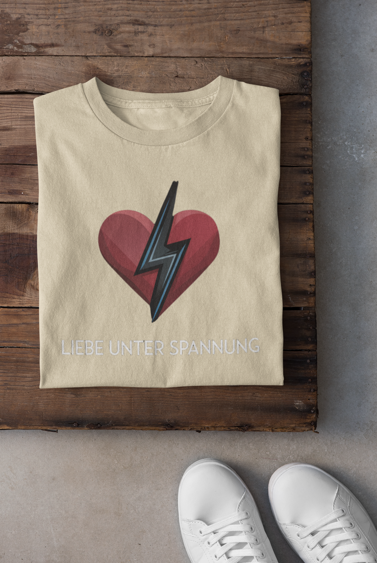 Liebe Unter Spannung T-Shirt
