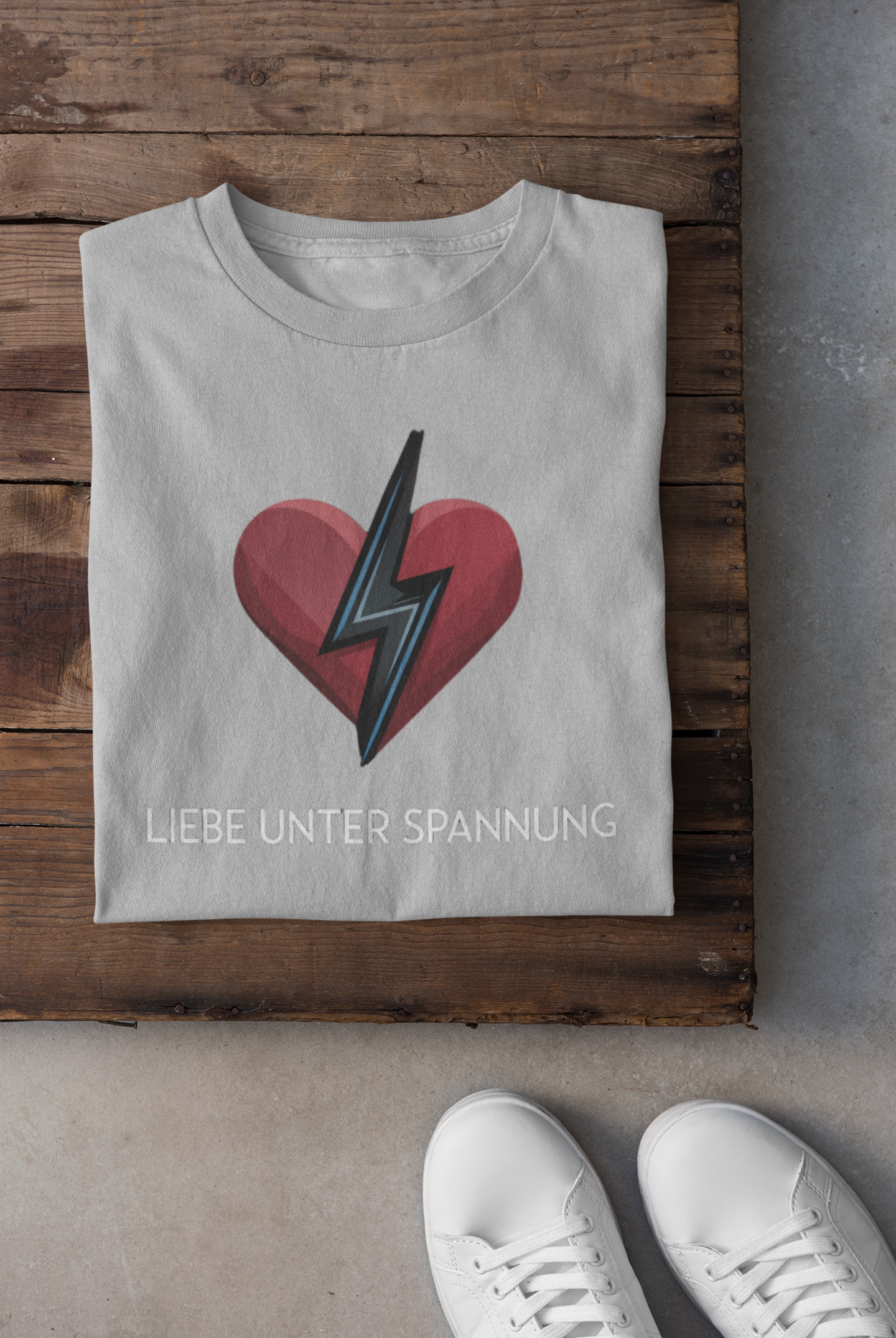 Liebe Unter Spannung T-Shirt